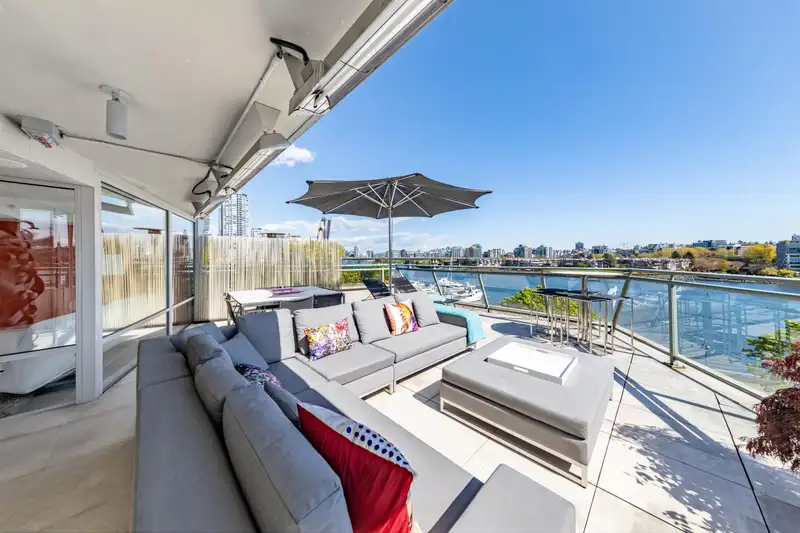 606 1288 MARINASIDE CRESCENT - photo 4 of 40