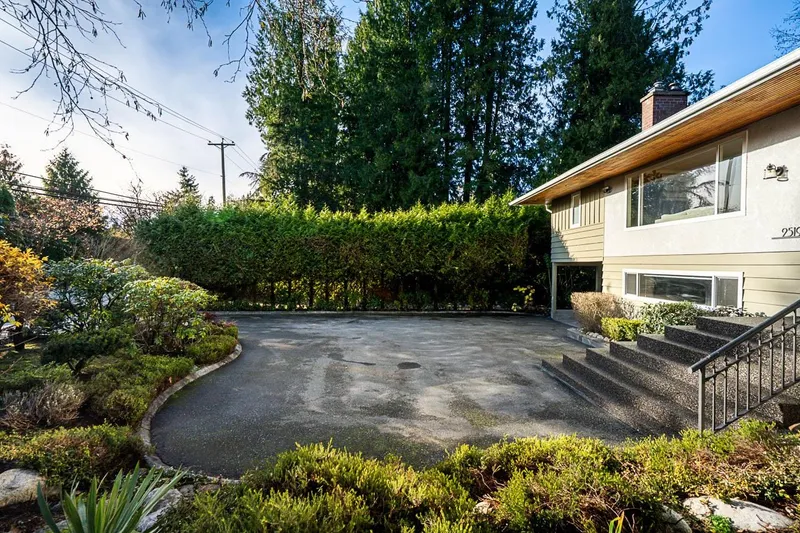 2519 EAST ROAD - photo 4 of 25