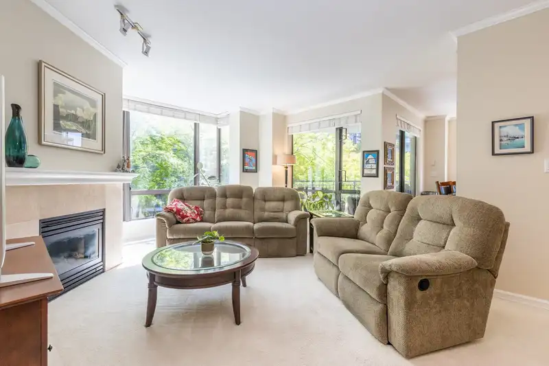 301 1580 MARTIN STREET - photo 3 of 40