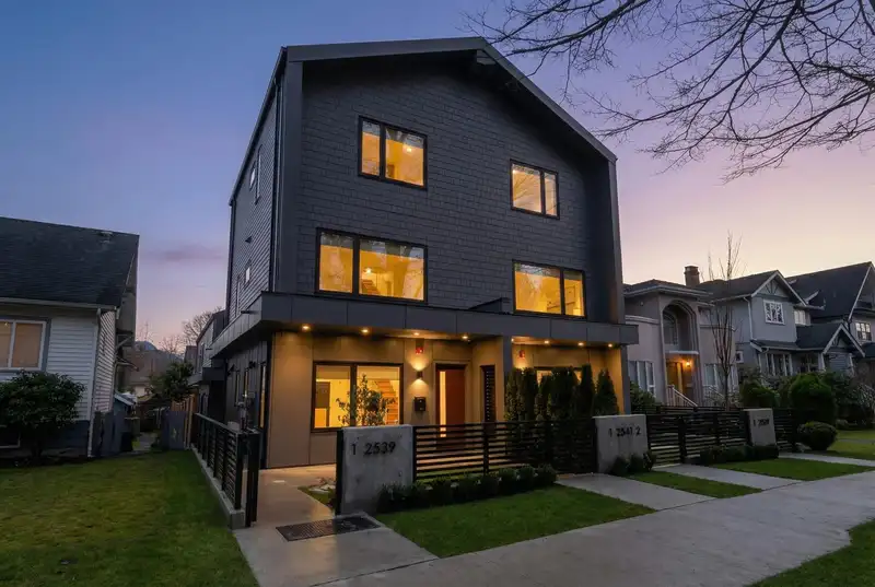 1 2541 GRANT STREET - photo 2 of 38