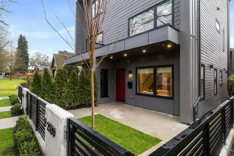 1 2541 GRANT STREET - photo 4 of 38