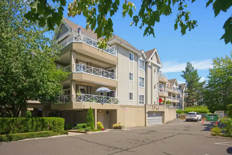 205 5568 201A STREET - photo 2 of 35