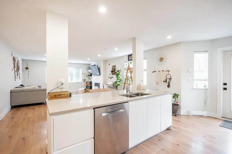 19 8338 158 STREET - photo 4 of 25