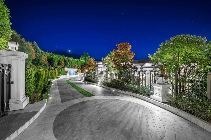 839 EYREMOUNT DRIVE - photo 2 of 25