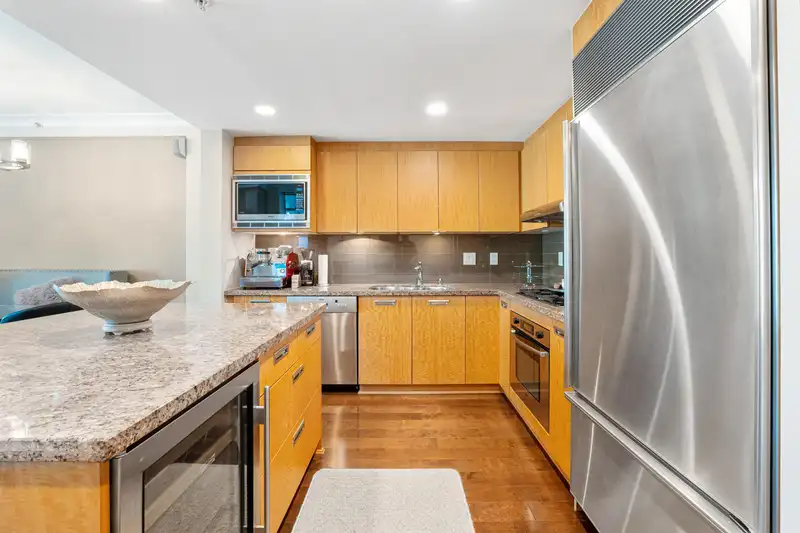 202 1616 BAYSHORE DRIVE - photo 3 of 30