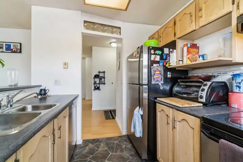 301 99 BEGIN STREET - photo 3 of 23