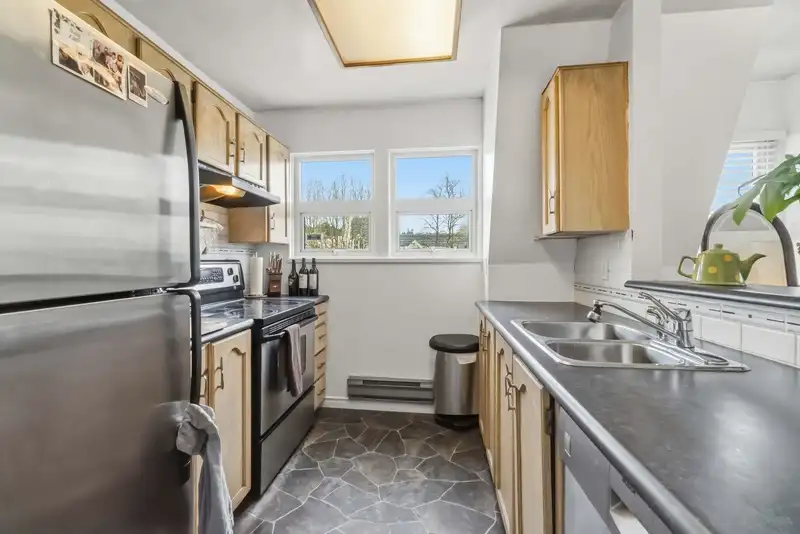 301 99 BEGIN STREET - photo 4 of 23