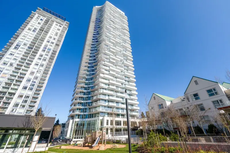 2702 13768 100 AVENUE - photo 2 of 24