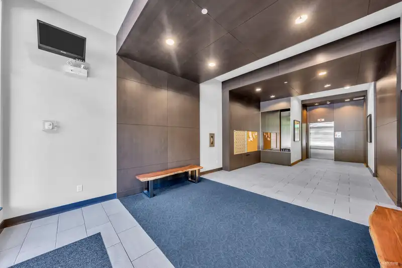304 1177 MARINE DRIVE - photo 3 of 35
