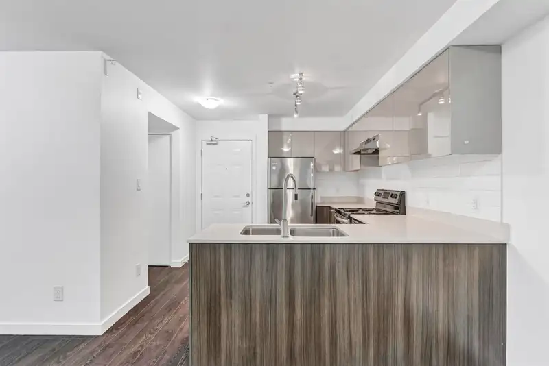 317 10688 140TH STREET - photo 3 of 24
