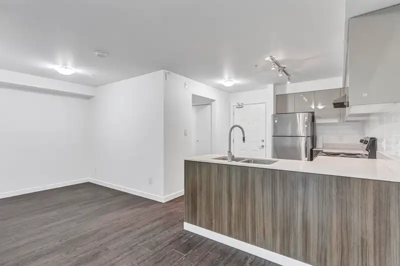 317 10688 140TH STREET - photo 4 of 24
