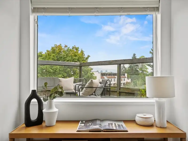 110 1345 W 4TH AVENUE - photo 4 of 25