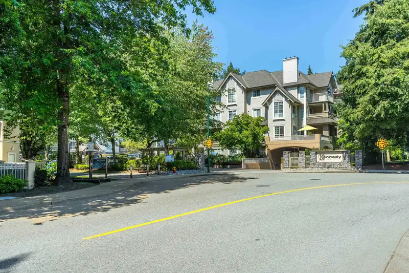 335 1252 TOWN CENTRE BOULEVARD - photo 2 of 33