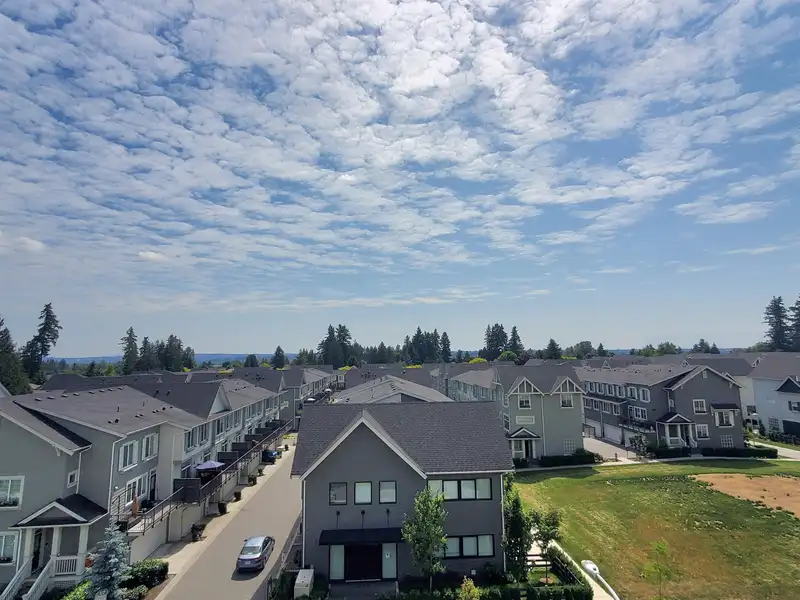 501 15825 85 AVENUE - photo 1 of 33