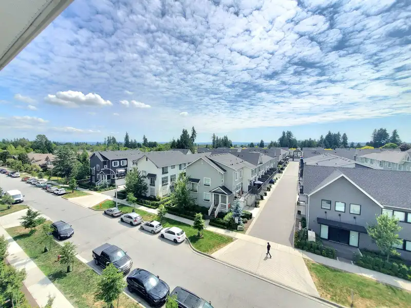 501 15825 85 AVENUE - photo 3 of 33