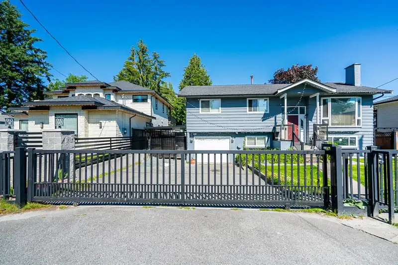 9820 124 STREET - photo 1 of 1
