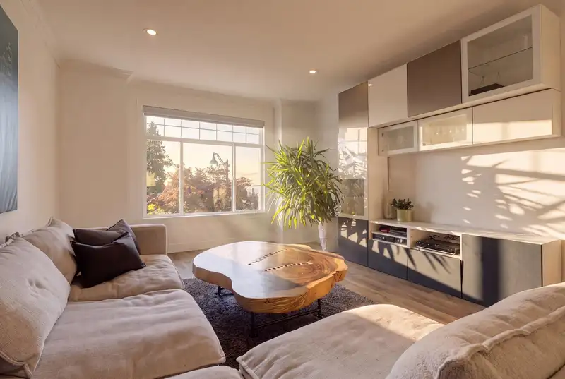 1315 THOMAS AVENUE - photo 3 of 39