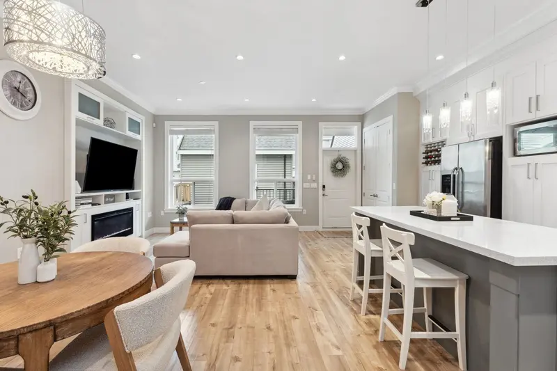 5926 139A STREET - photo 3 of 25