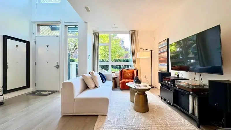 184 W 63RD AVENUE - photo 4 of 30