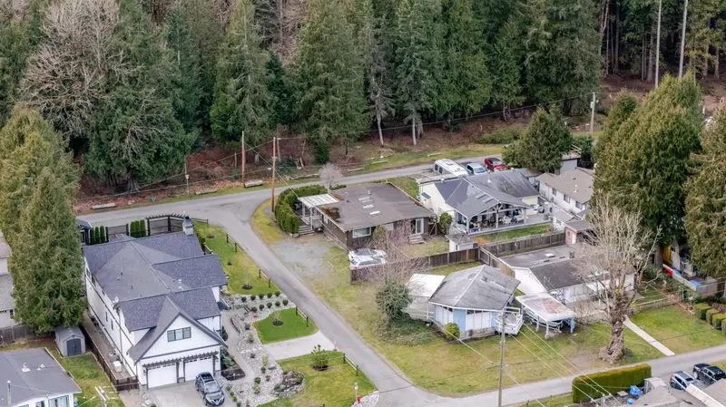 1876 VERA ROAD - photo 2 of 25