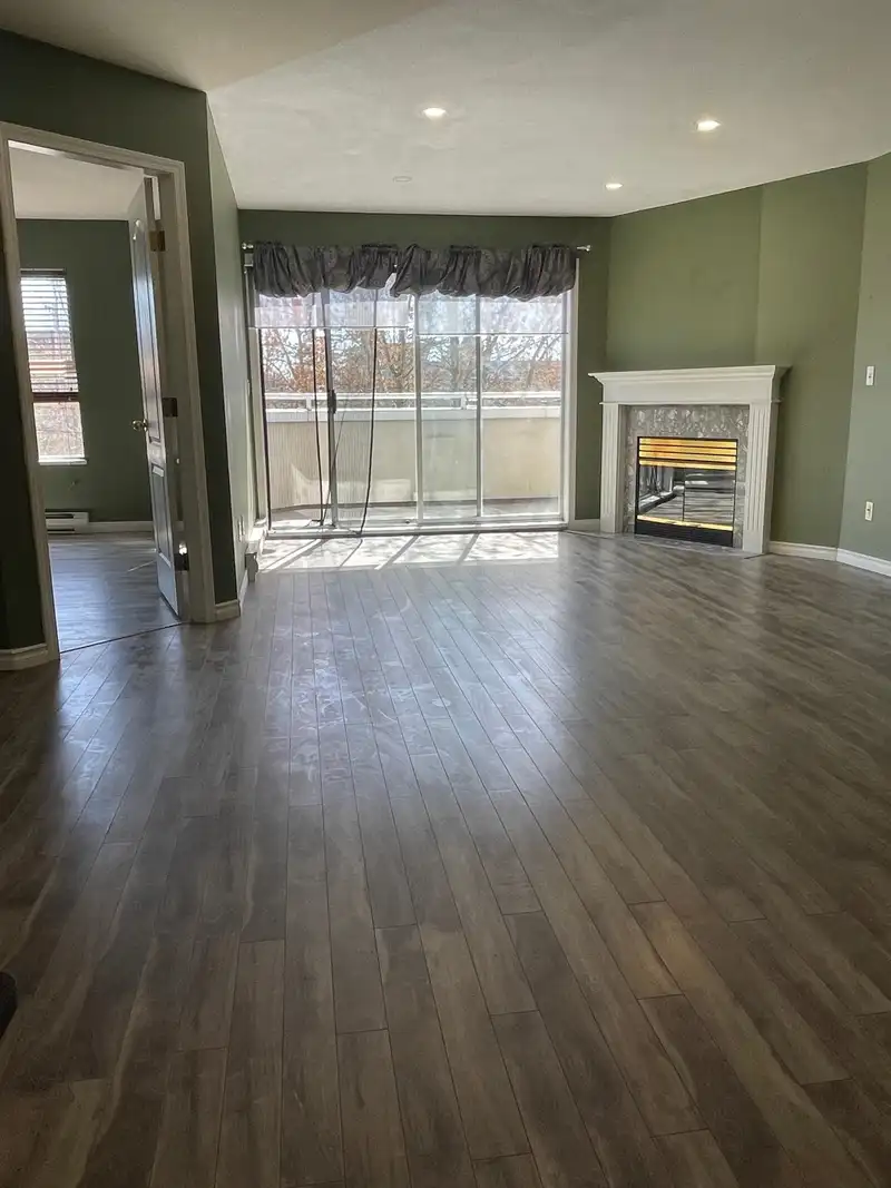 317 12633 72 AVENUE - photo 2 of 9