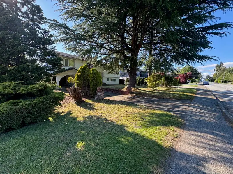 7745 112 STREET - photo 3 of 5