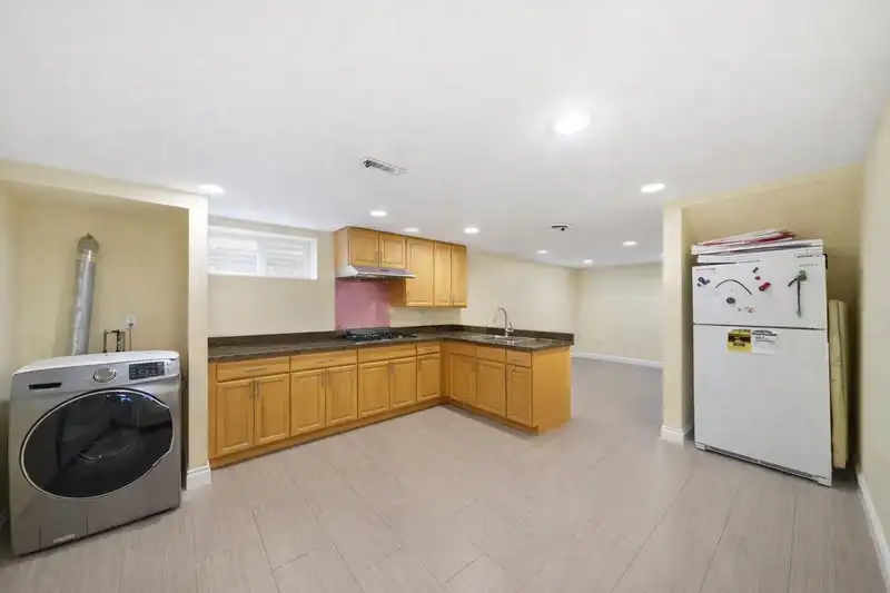 5679 CLINTON STREET - photo 4 of 40