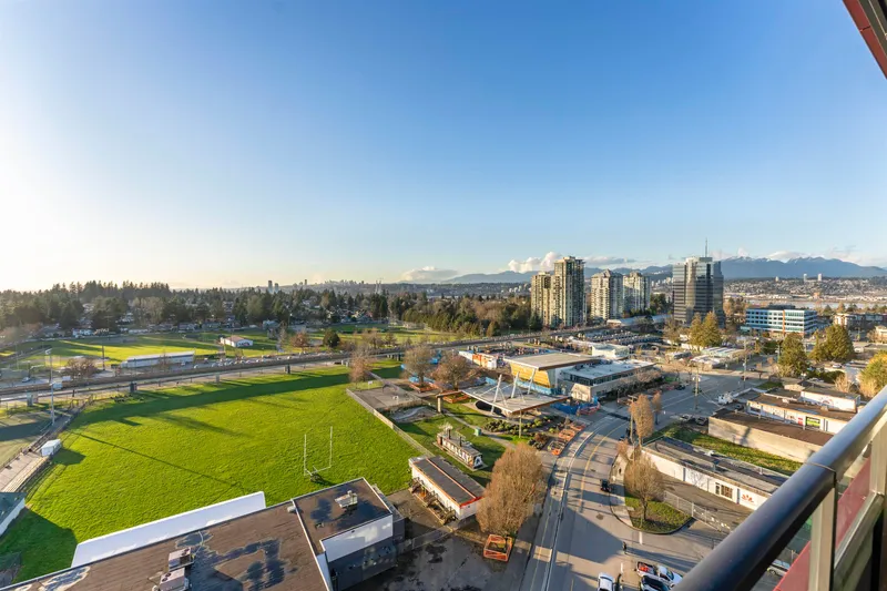 1409 10626 CITY PARKWAY - photo 2 of 17