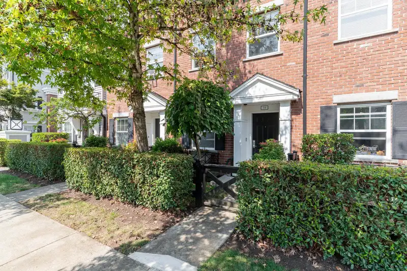 34 11067 BARNSTON VIEW ROAD - photo 4 of 37