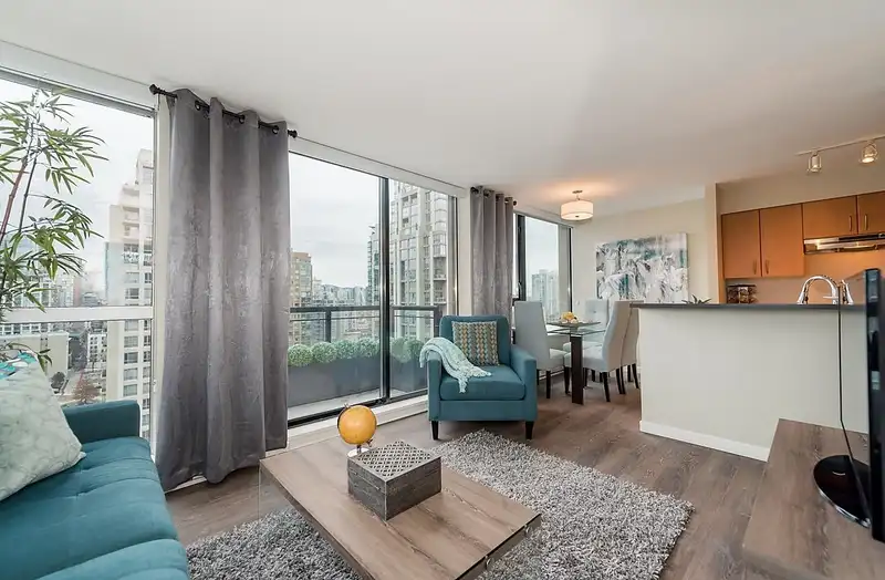 1801 1295 RICHARDS STREET - photo 2 of 29