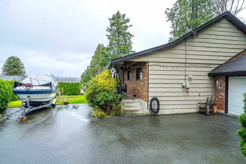 9209 NORUM ROAD - photo 2 of 40