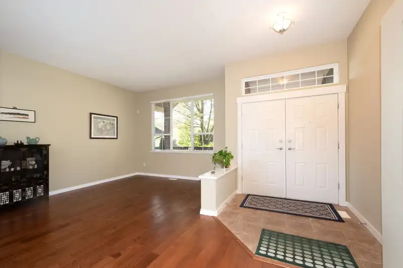 10 ASHWOOD DRIVE - photo 3 of 40