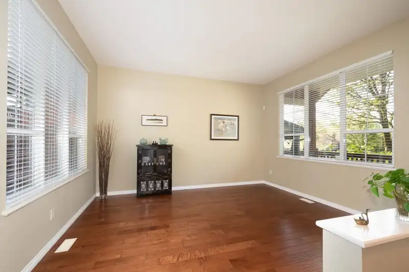 10 ASHWOOD DRIVE - photo 4 of 40
