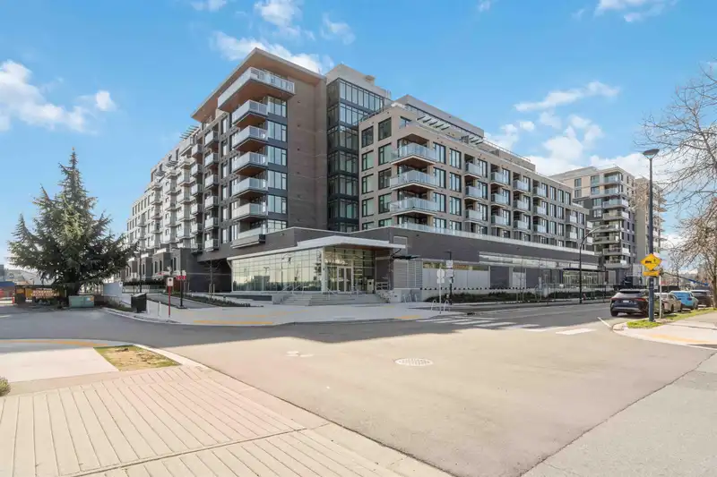TH 109 755 HARBOURSIDE DRIVE - photo 2 of 40