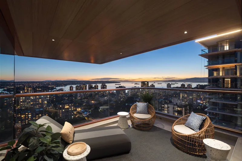 2901 1408 ROBSON STREET - photo 1 of 25