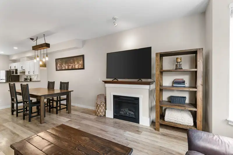 6 16772 61 AVENUE - photo 4 of 31