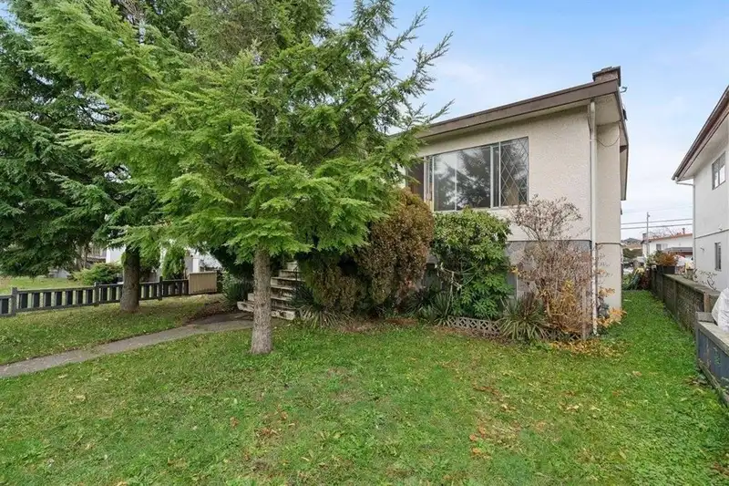 6216 KNIGHT STREET - photo 2 of 24