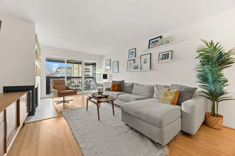 301 1352 W 10TH AVENUE - photo 1 of 14