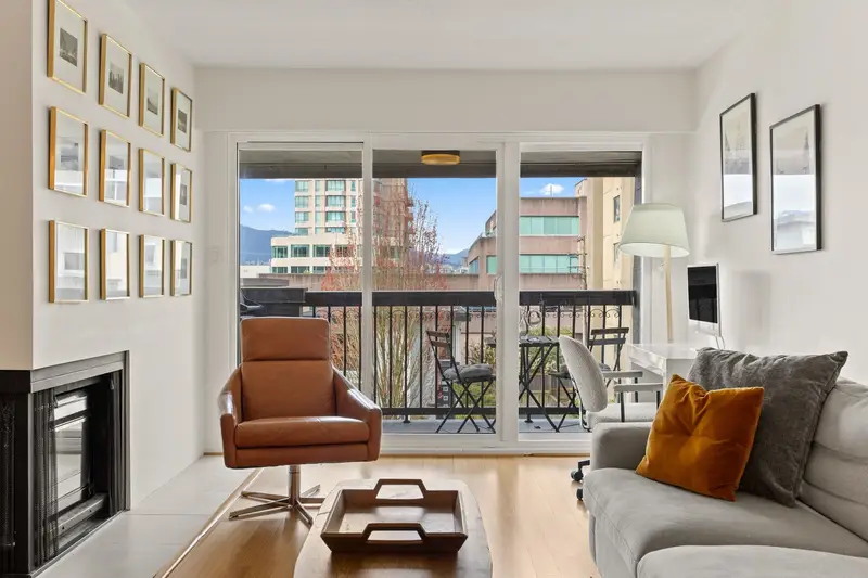 301 1352 W 10TH AVENUE - photo 3 of 14