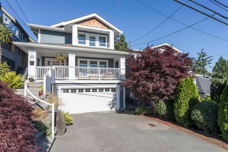 966 LEE STREET - photo 1 of 40