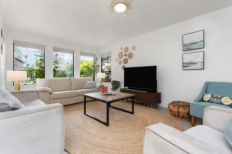372 CEDAR STREET - photo 4 of 31
