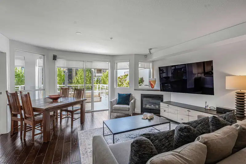 207 122 E 3RD STREET - photo 1 of 19