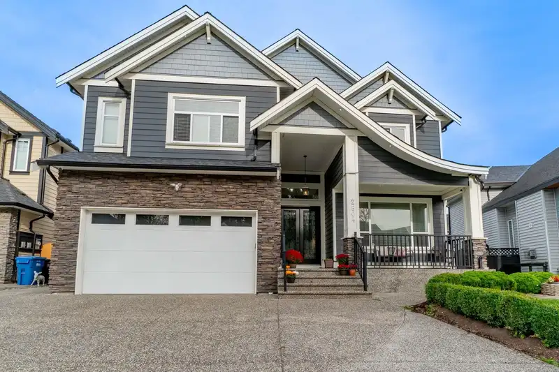 2604 RAILCAR CRESCENT - photo 1 of 40