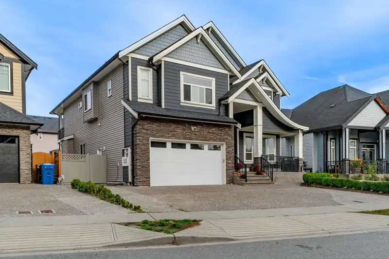 2604 RAILCAR CRESCENT - photo 3 of 40