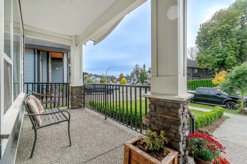 2604 RAILCAR CRESCENT - photo 4 of 40