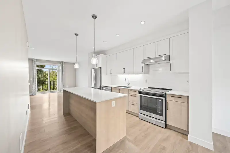 36 1708 KING GEORGE BOULEVARD - photo 3 of 40
