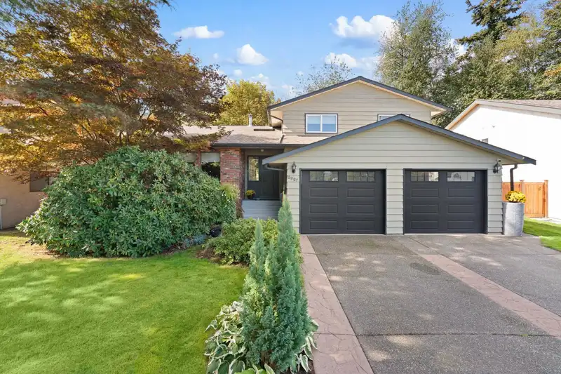 2927 CENTURY CRESCENT - photo 1 of 40