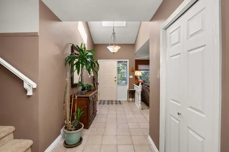 2927 CENTURY CRESCENT - photo 4 of 40
