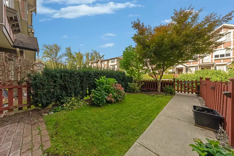 86 10151 240 STREET - photo 3 of 32