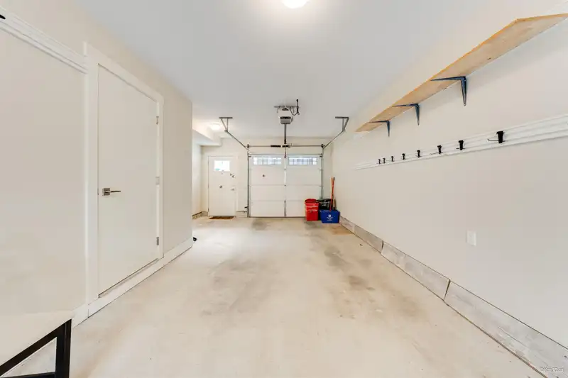 86 10151 240 STREET - photo 4 of 32